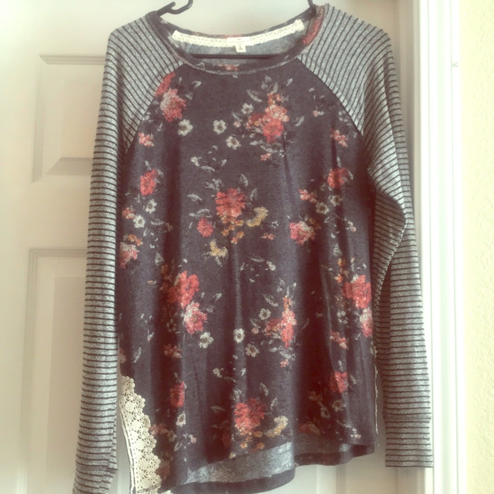 Long sleeve floral and lace sweater small